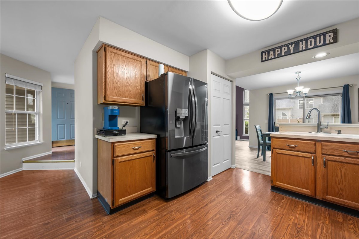 877 Wembley Court Property Photo 8