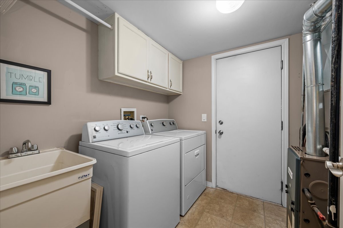 877 Wembley Court Property Photo 14