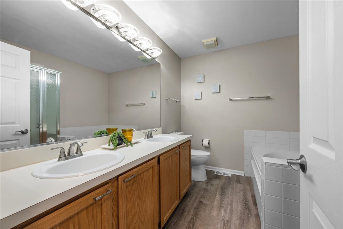 877 Wembley Court Property Photo 21