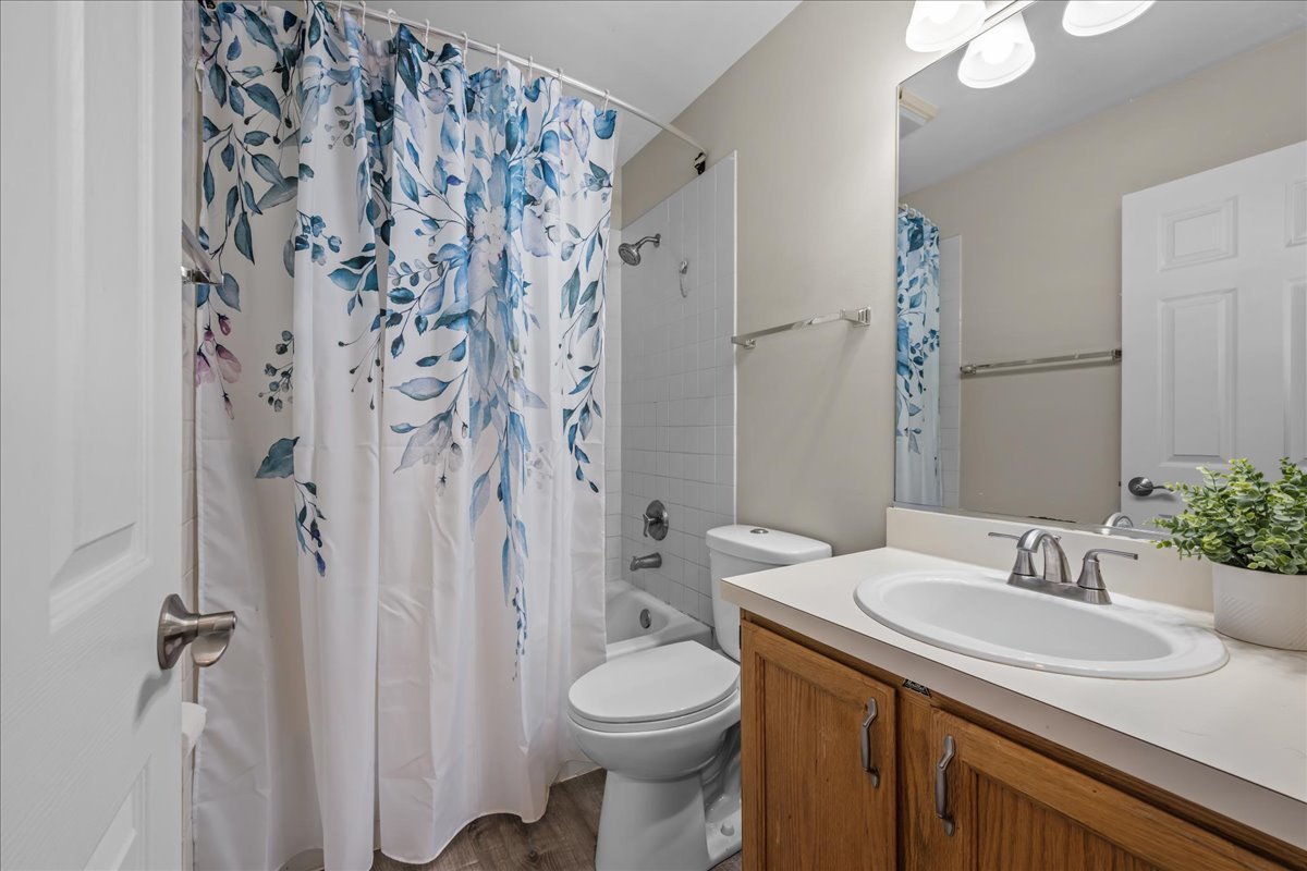 877 Wembley Court Property Photo 23