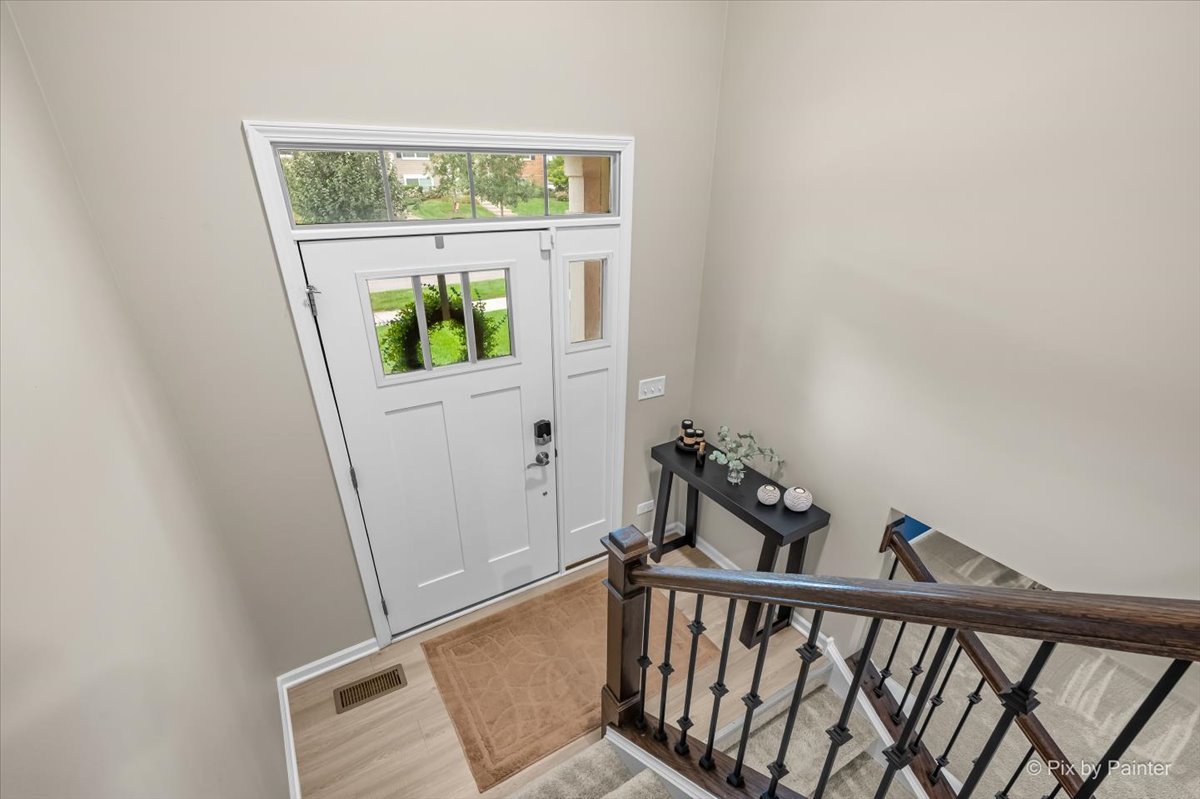 586 Cimmaron Circle Property Photo 2