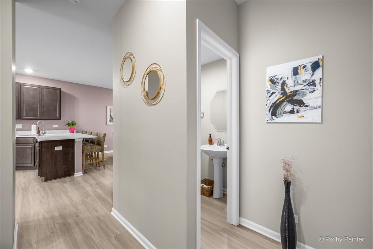 586 Cimmaron Circle Property Photo 3