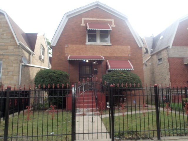 923 N Kedvale Avenue Property Photo 1