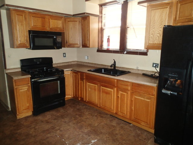 923 N Kedvale Avenue Property Photo 4