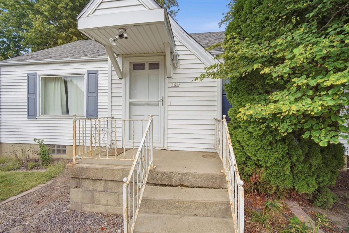 306 E Columbia Street Property Photo 2