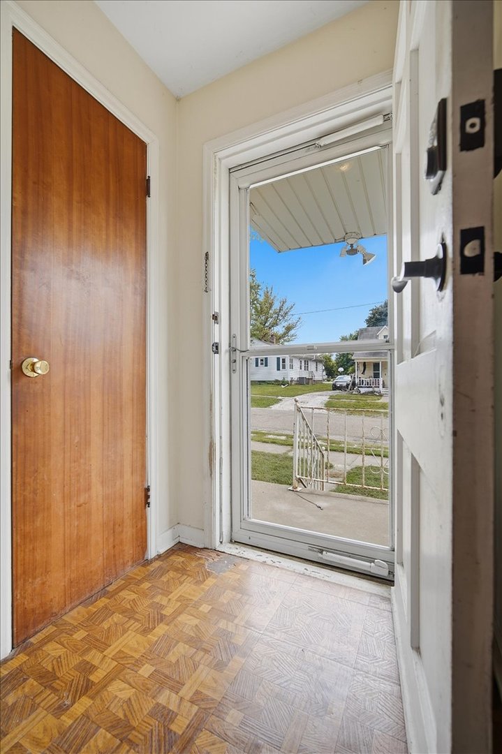 306 E Columbia Street Property Photo 3
