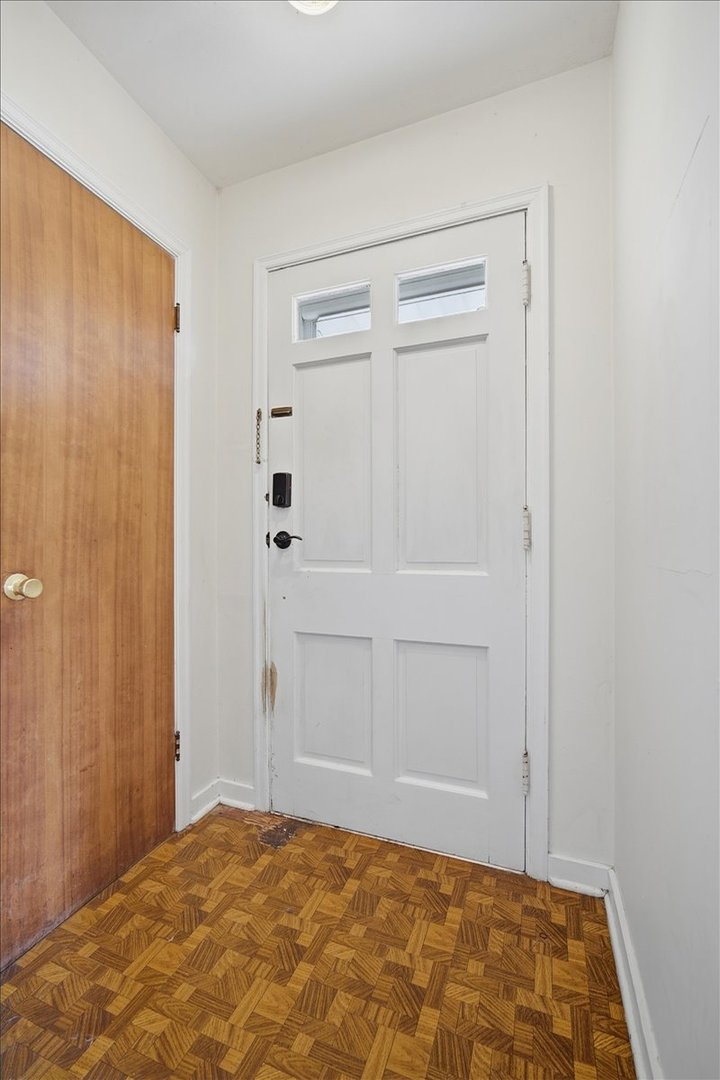 306 E Columbia Street Property Photo 4