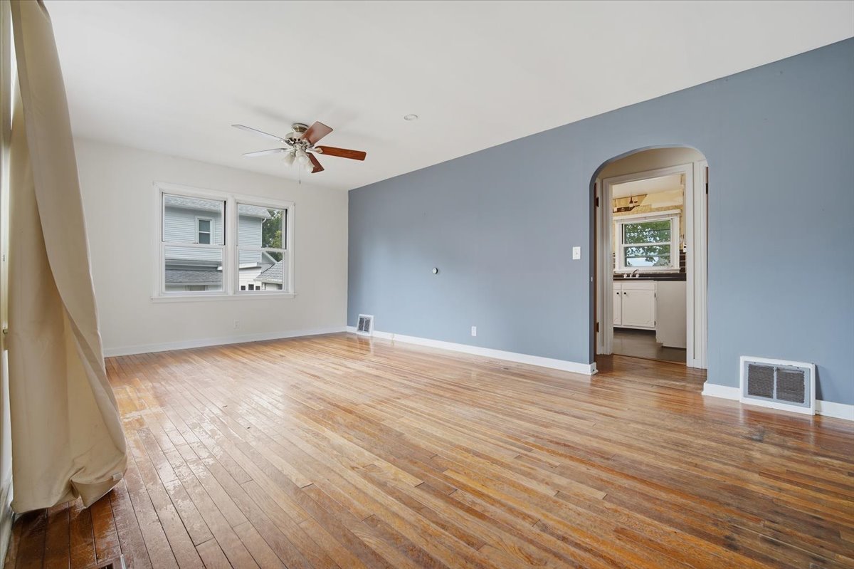 306 E Columbia Street Property Photo 5