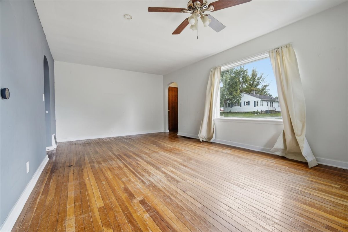 306 E Columbia Street Property Photo 6
