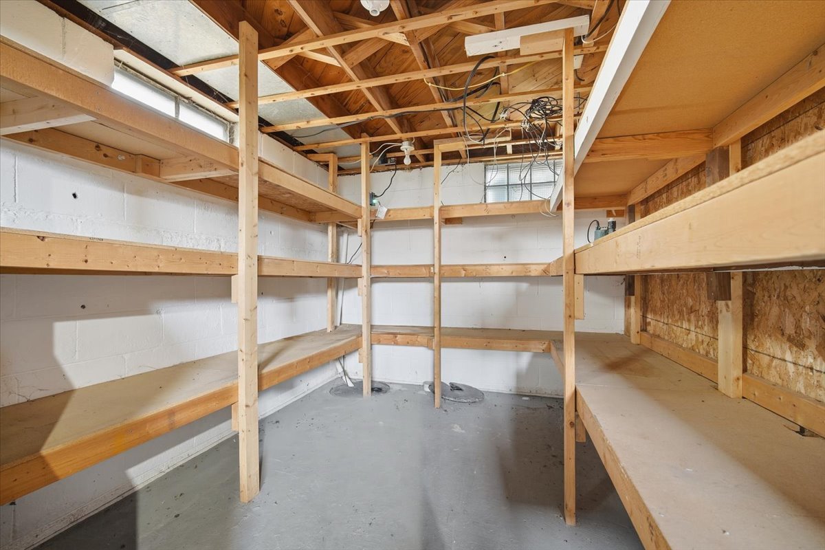 306 E Columbia Street Property Photo 23