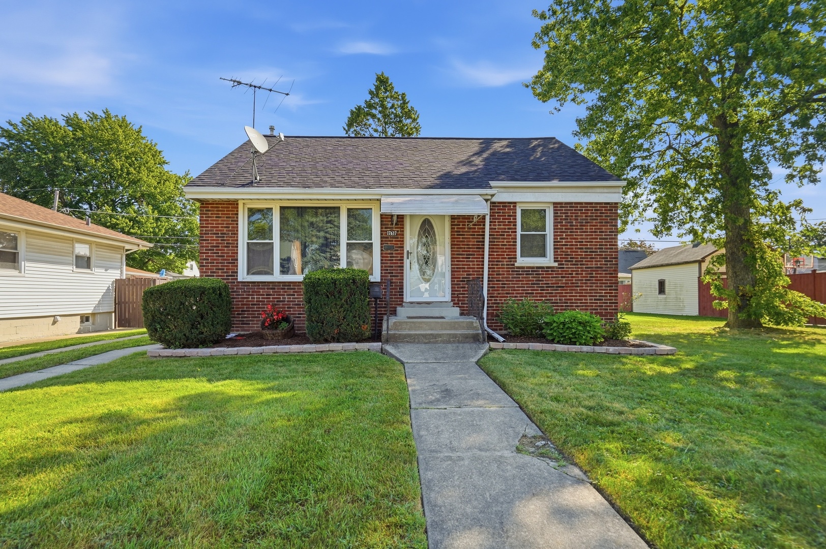 17617 Burnham Avenue Property Photo 2