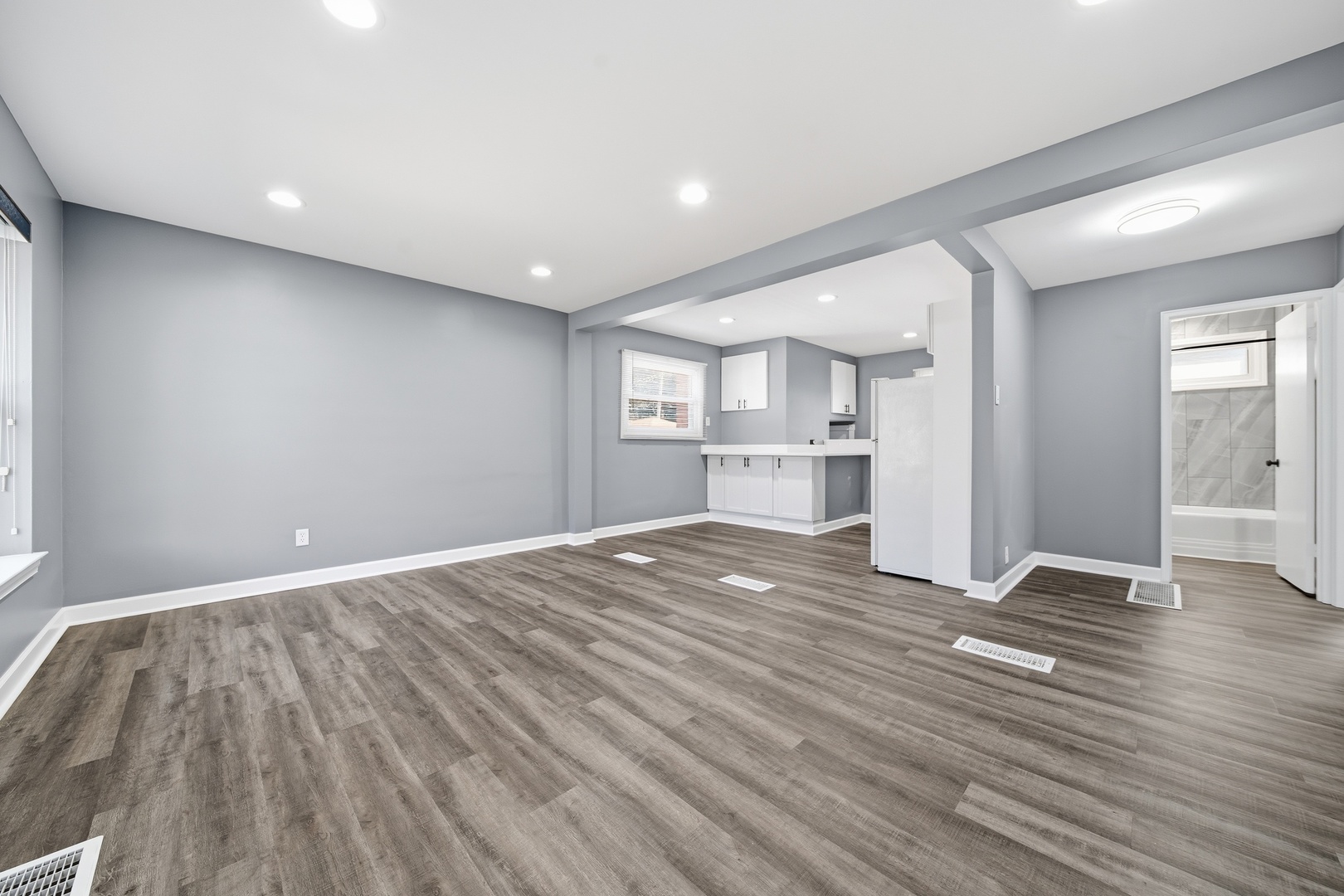 17617 Burnham Avenue Property Photo 4