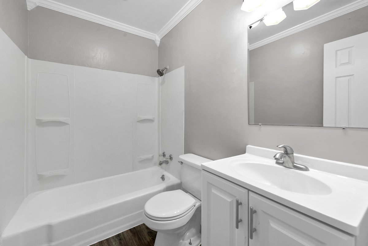 3240 Elisha Avenue Property Photo 6