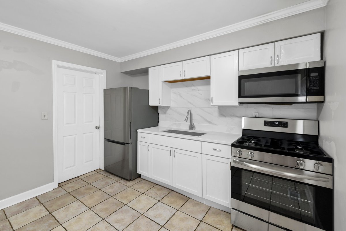 3240 Elisha Avenue Property Photo 9