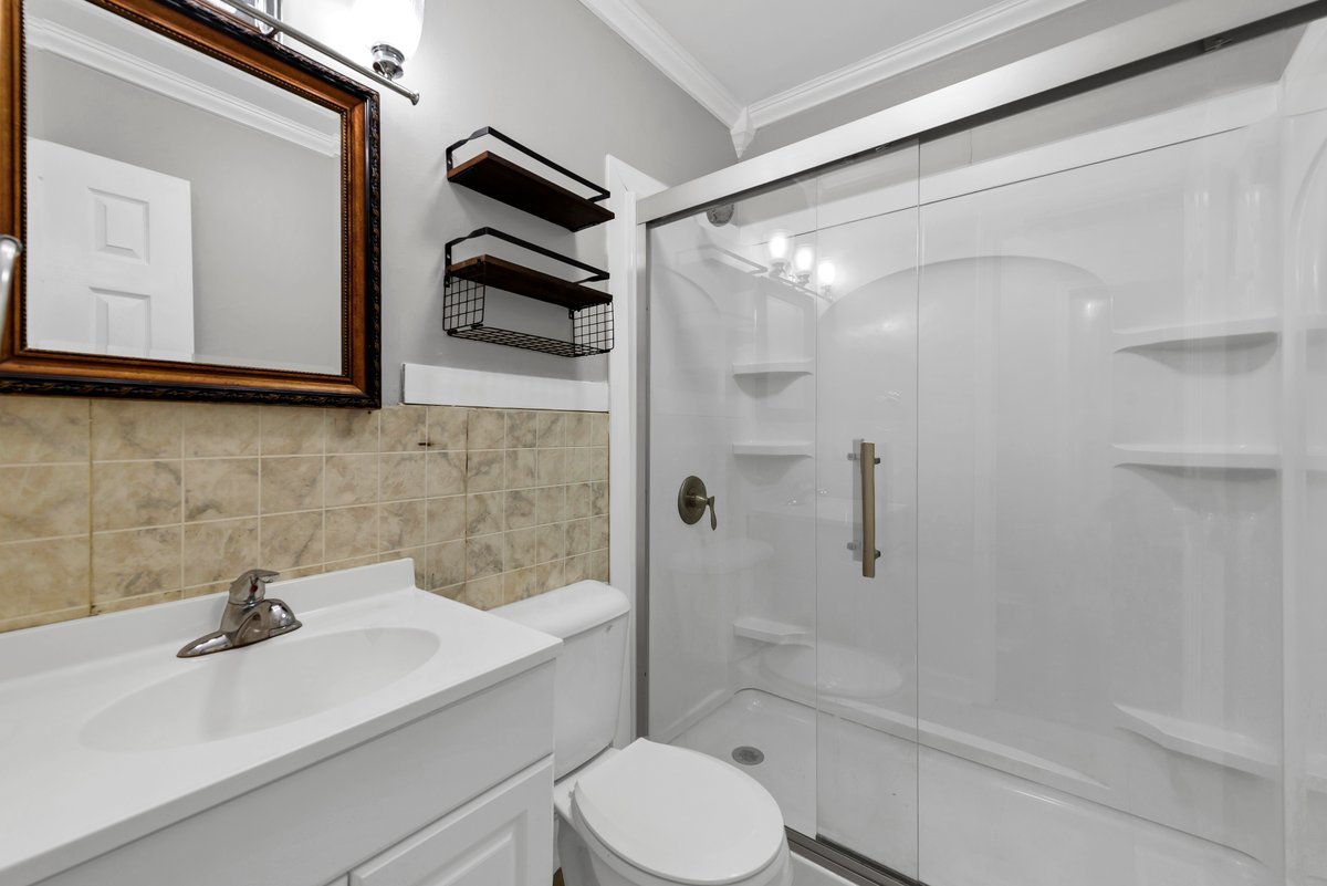 3240 Elisha Avenue Property Photo 11