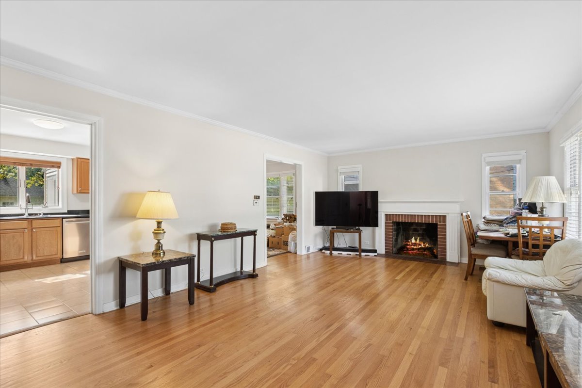 1947 Lake Avenue Property Photo 2