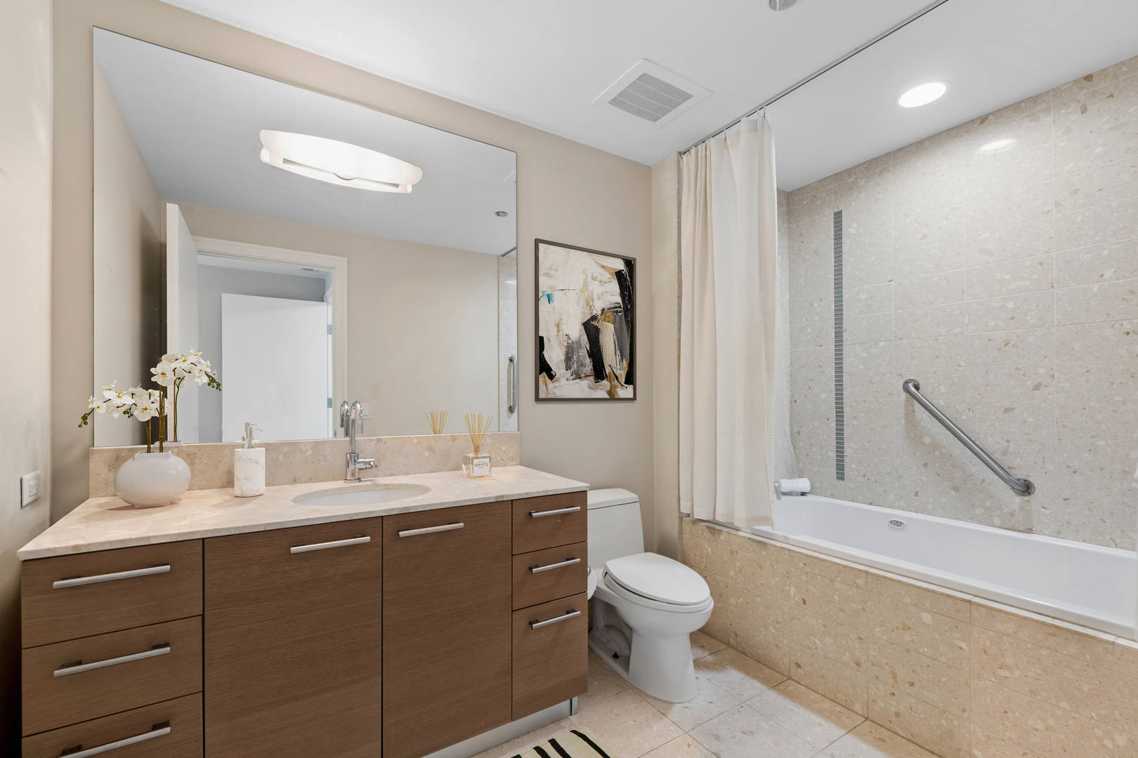 340 E Randolph Street 907 Property Photo 13