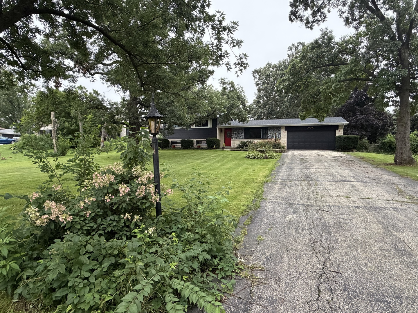 12838 Artesian Street Property Photo 2