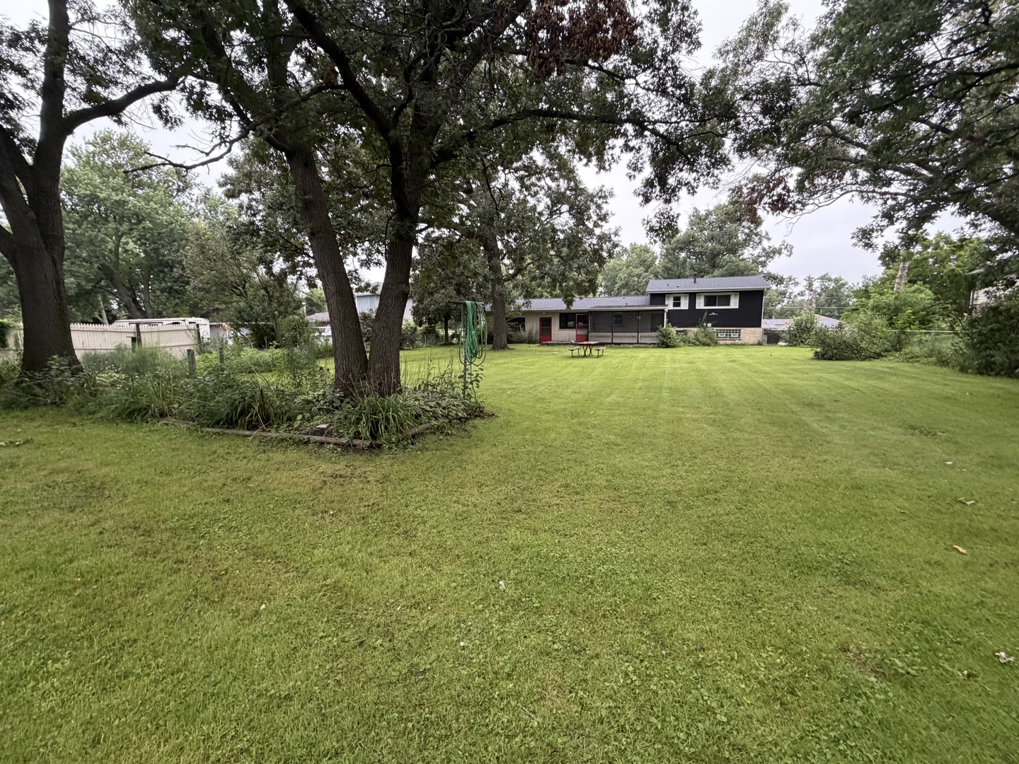 12838 Artesian Street Property Photo 5