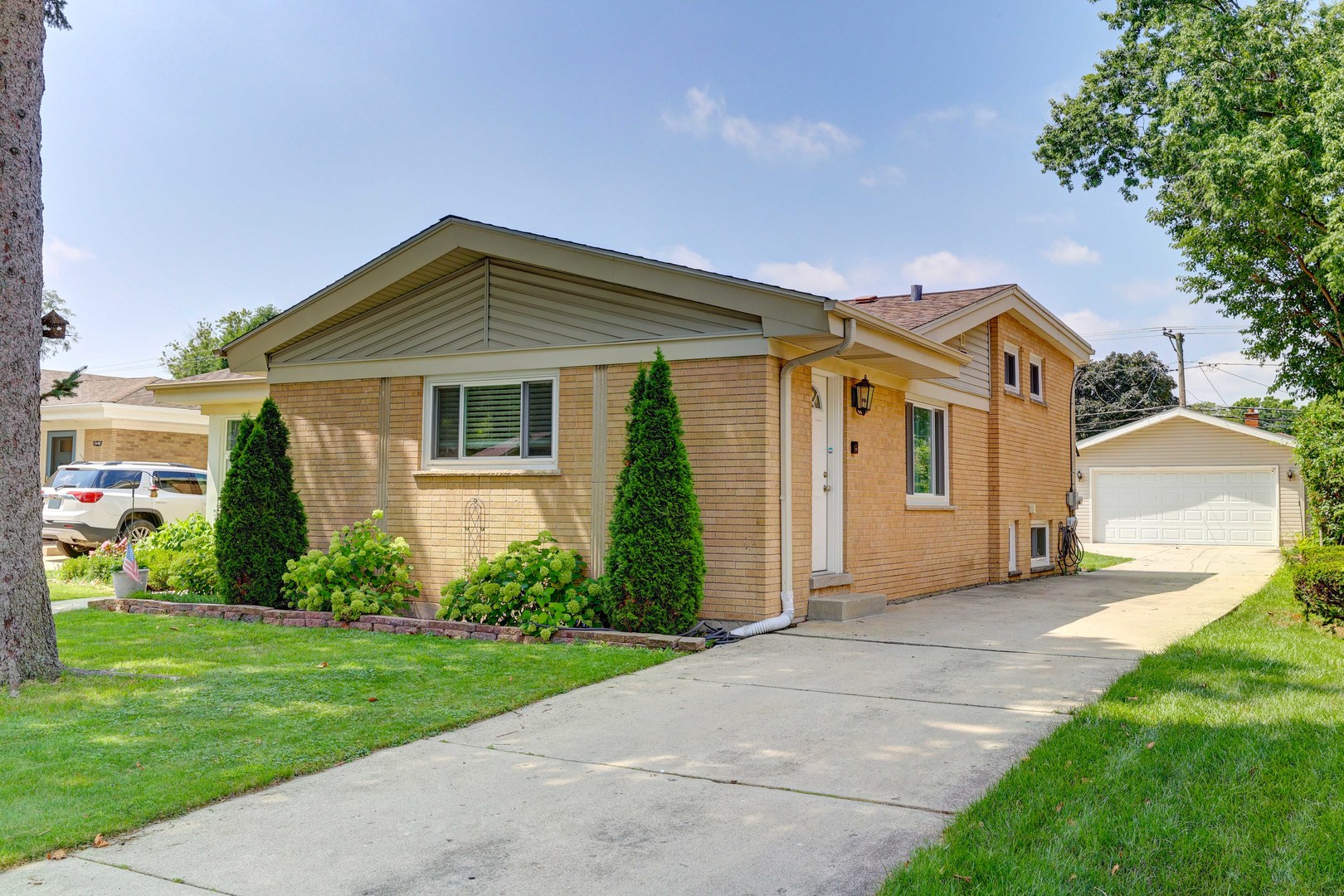 2534 Kensington Avenue Property Photo 3