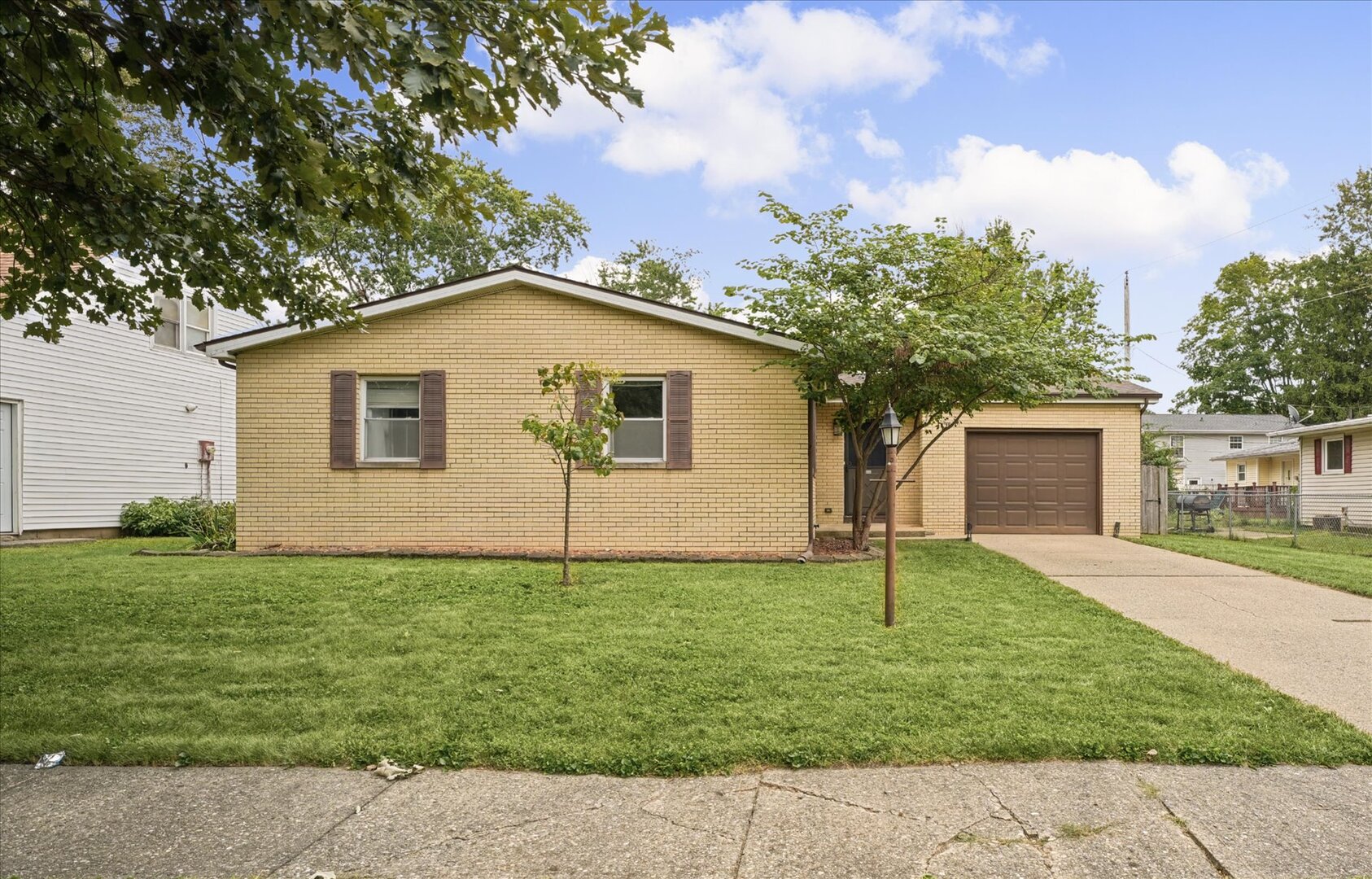 912 Frank Drive Property Photo 2