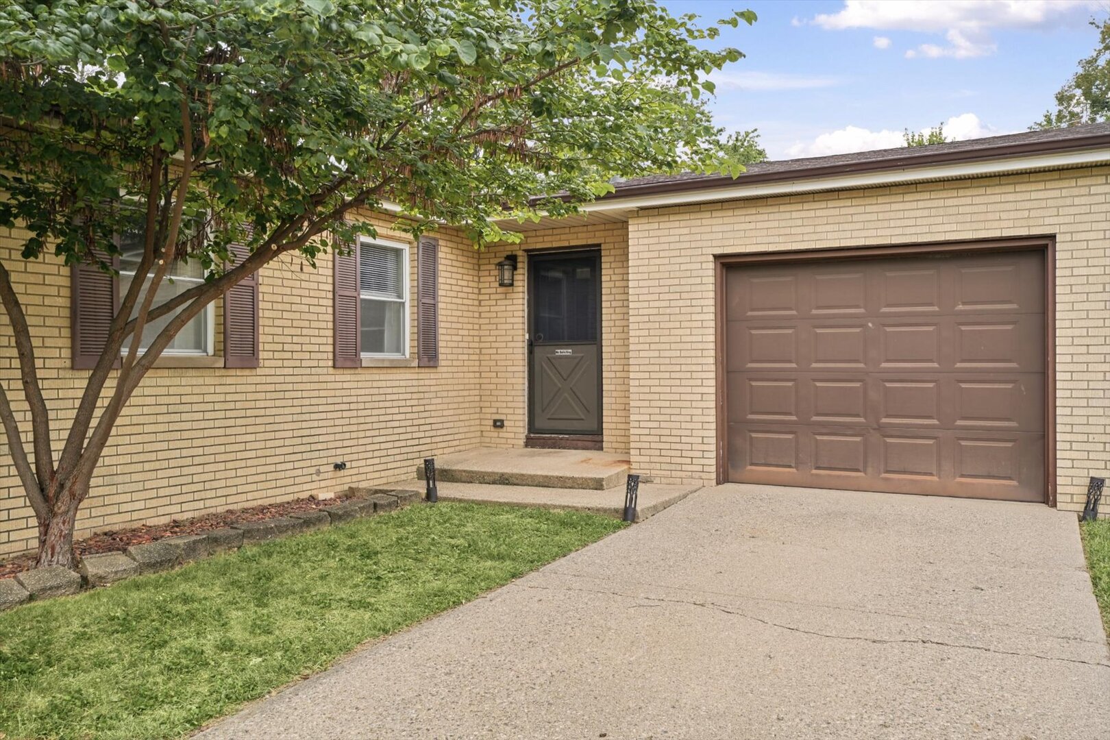 912 Frank Drive Property Photo 4