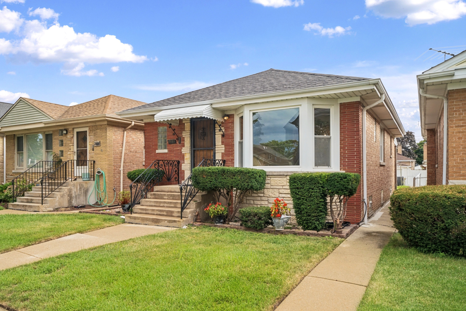 7433 N Oriole Avenue Property Photo 1