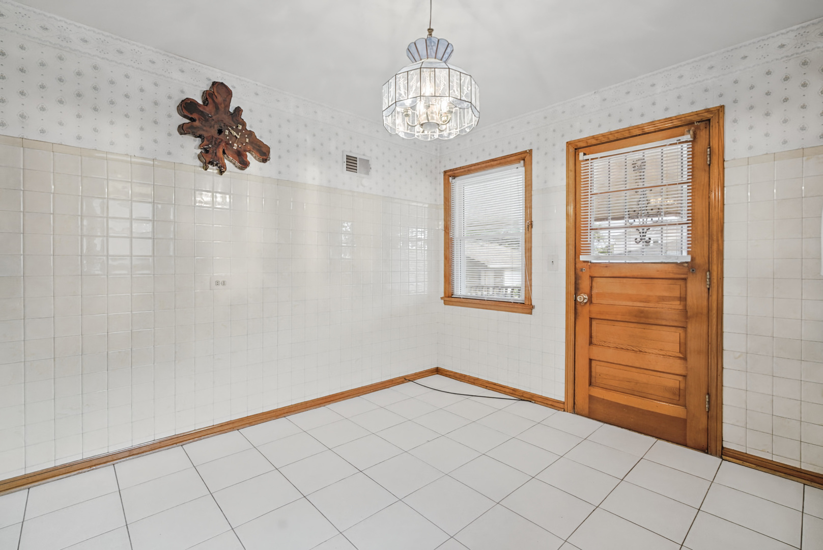 7433 N Oriole Avenue Property Photo 9