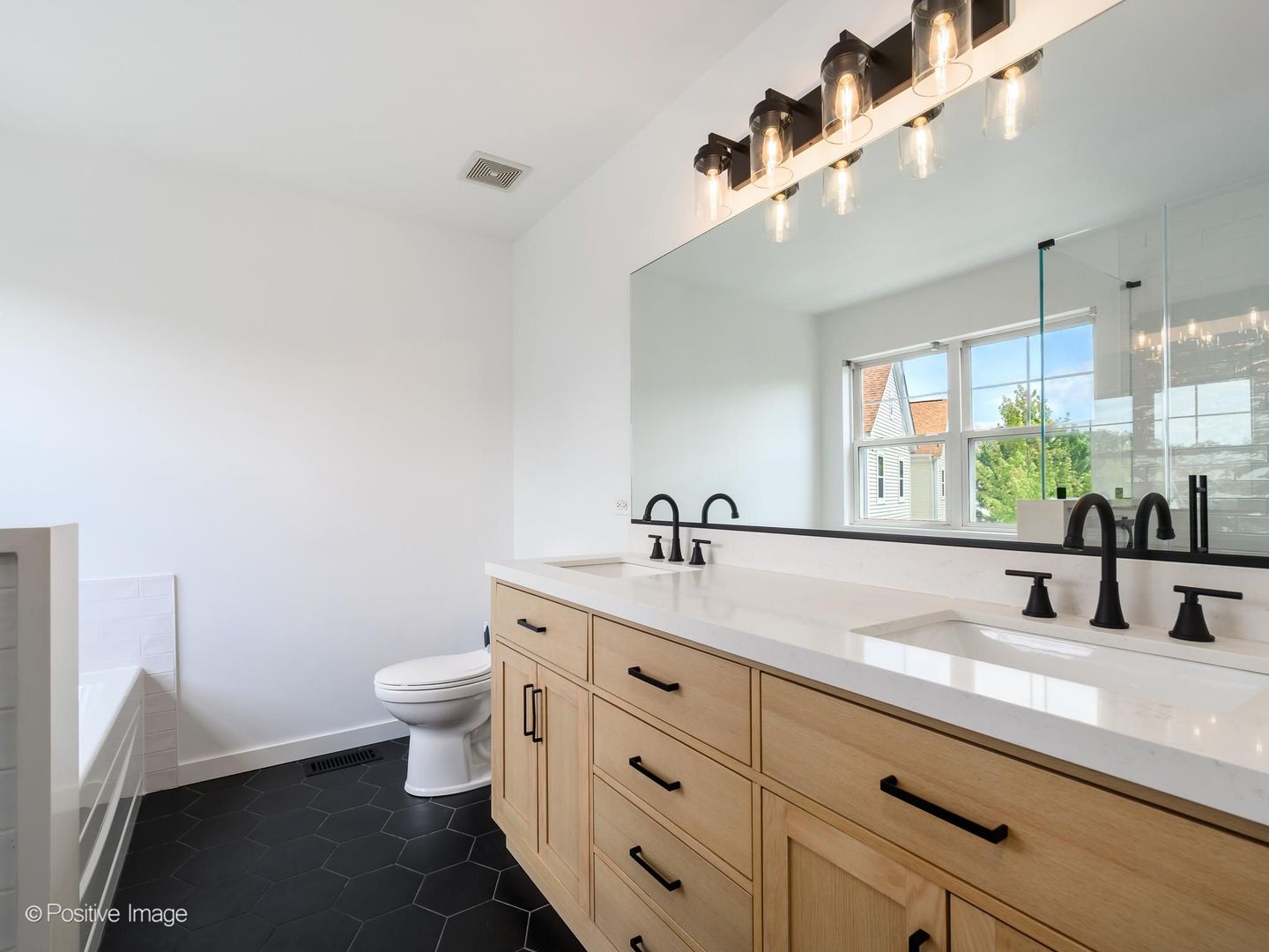 5566 Cloverdale Road Property Photo 14