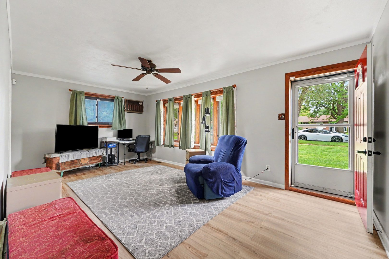 17333 Lorenz Avenue Property Photo 4