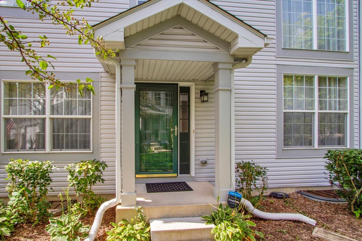 1284 Horseshoe Court Property Photo 3