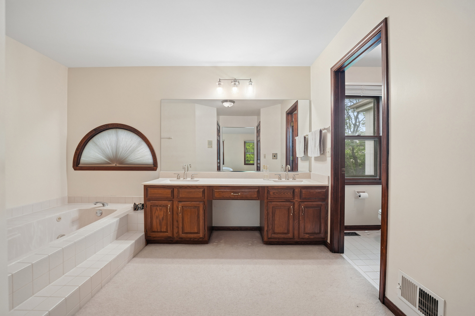 837 Heatherstone Drive Property Photo 11