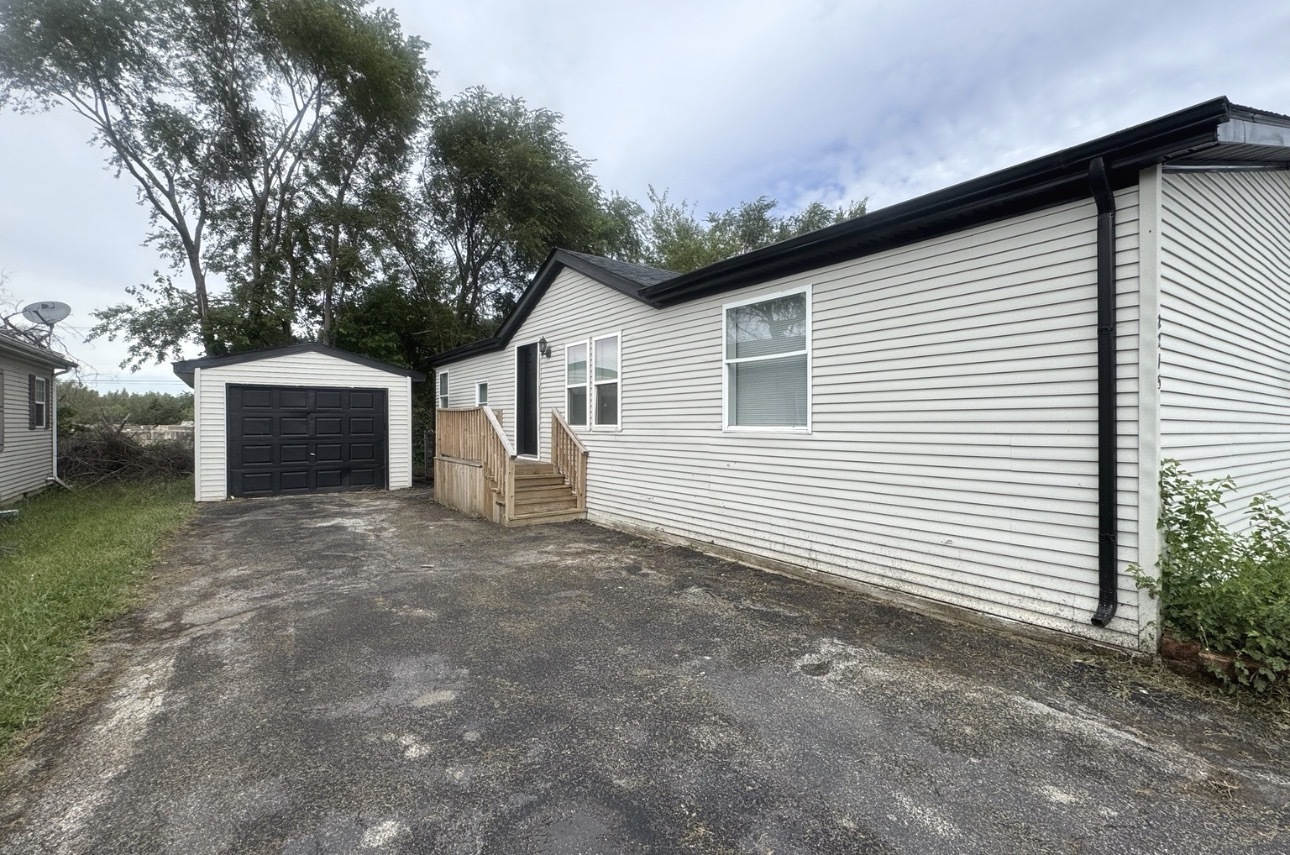 2215 Rush Street Property Photo 1
