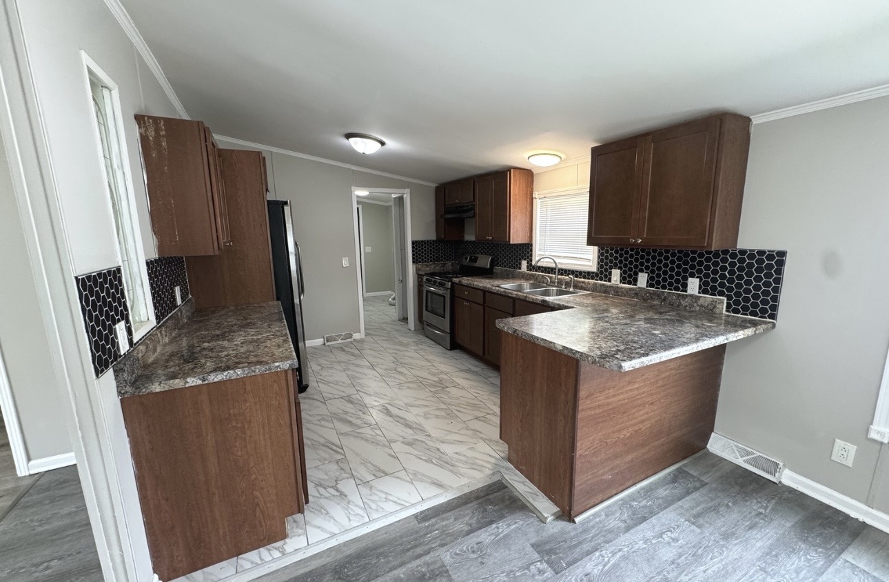 2215 Rush Street Property Photo 4