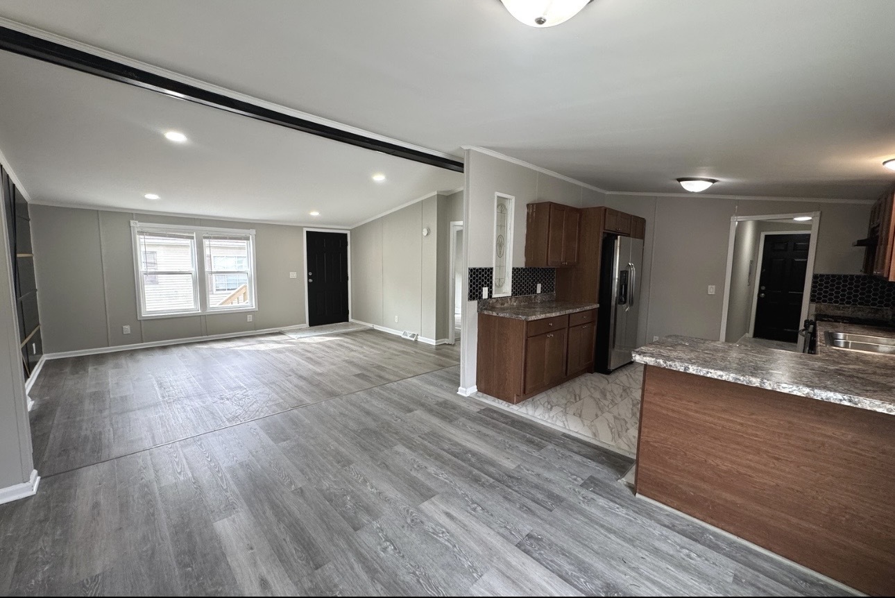 2215 Rush Street Property Photo 5