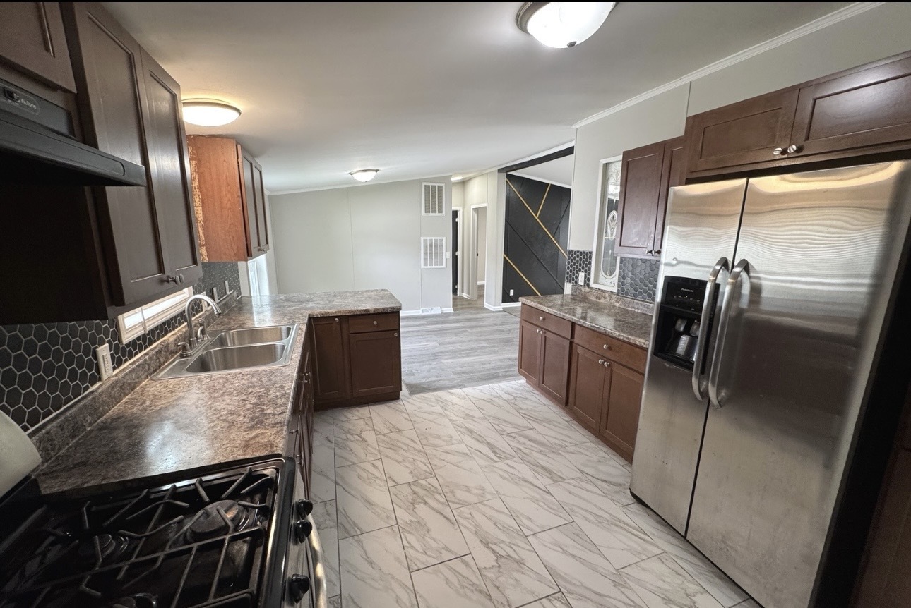 2215 Rush Street Property Photo 6