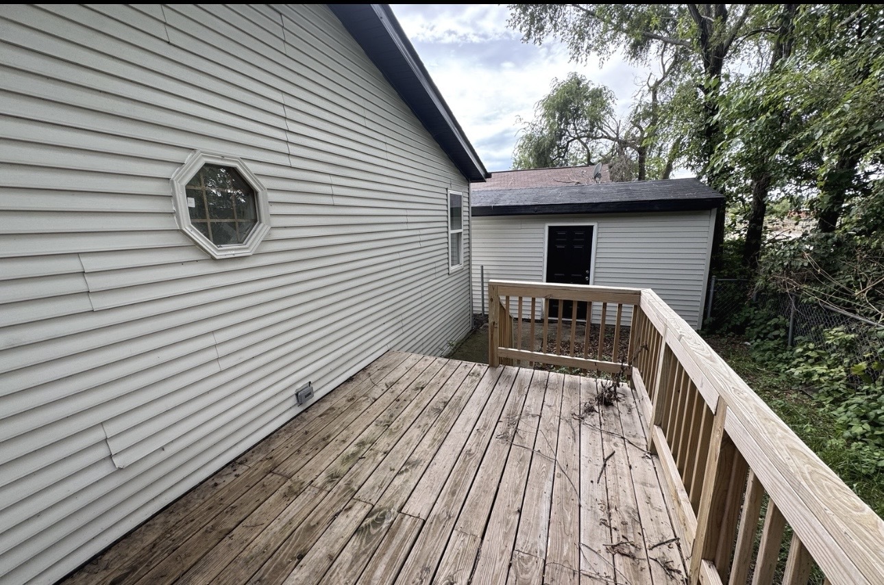 2215 Rush Street Property Photo 18