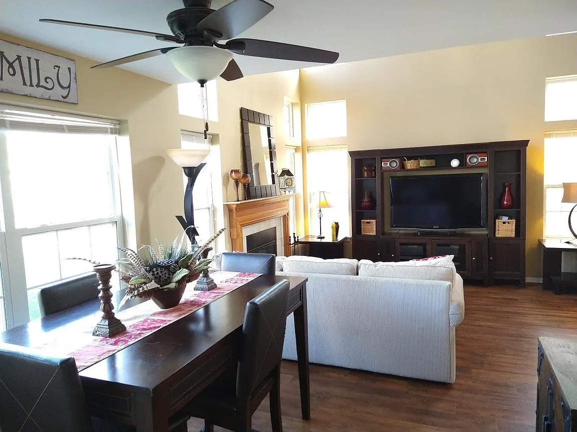 2320 Foxmoor Lane Property Photo 4