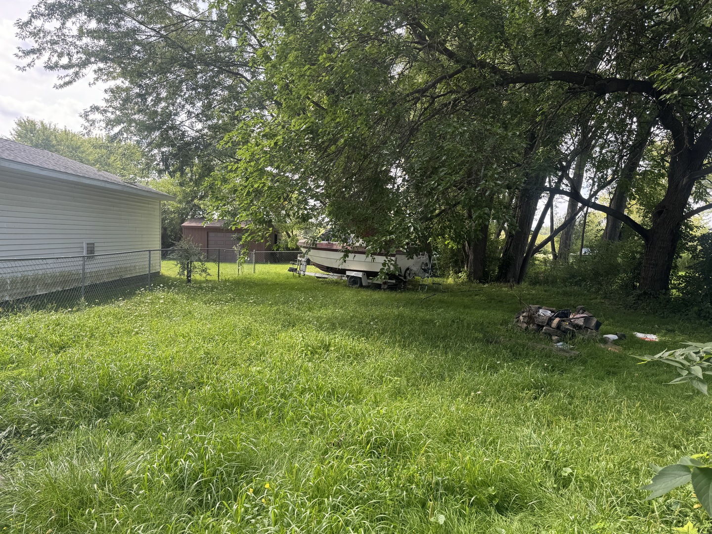 42618 N Lake Avenue Property Photo 2