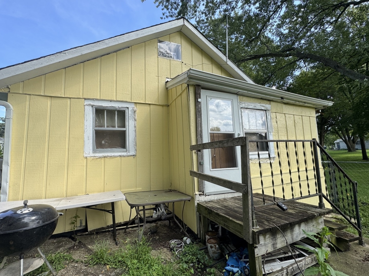 42618 N Lake Avenue Property Photo 3