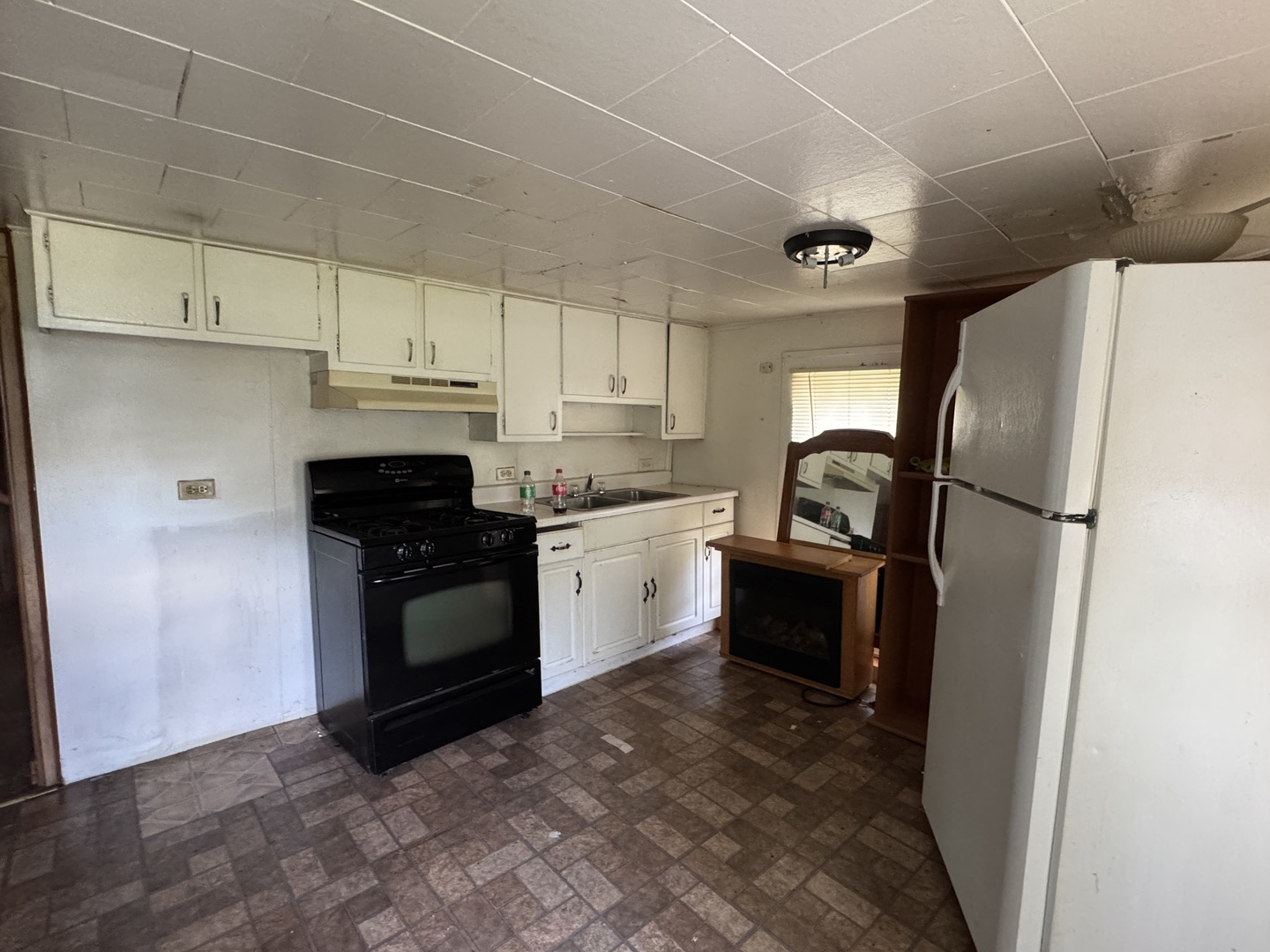 42618 N Lake Avenue Property Photo 6