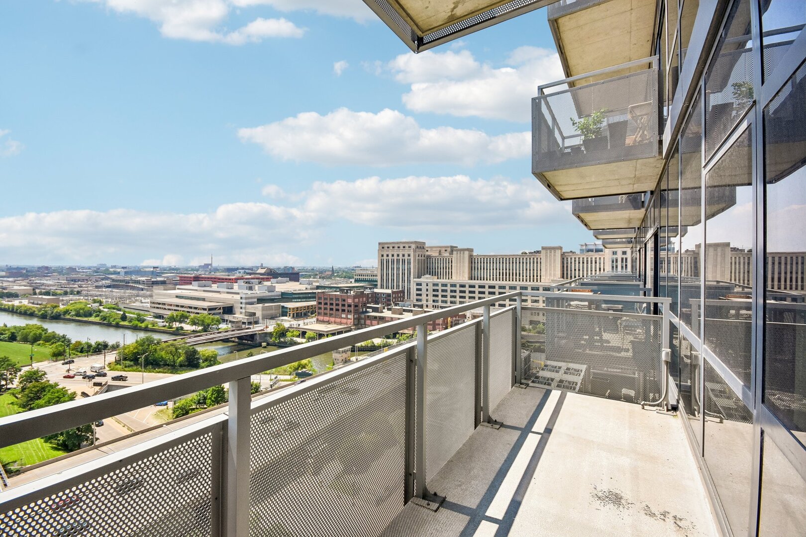 235 W Van Buren Street 1807 Property Photo 3