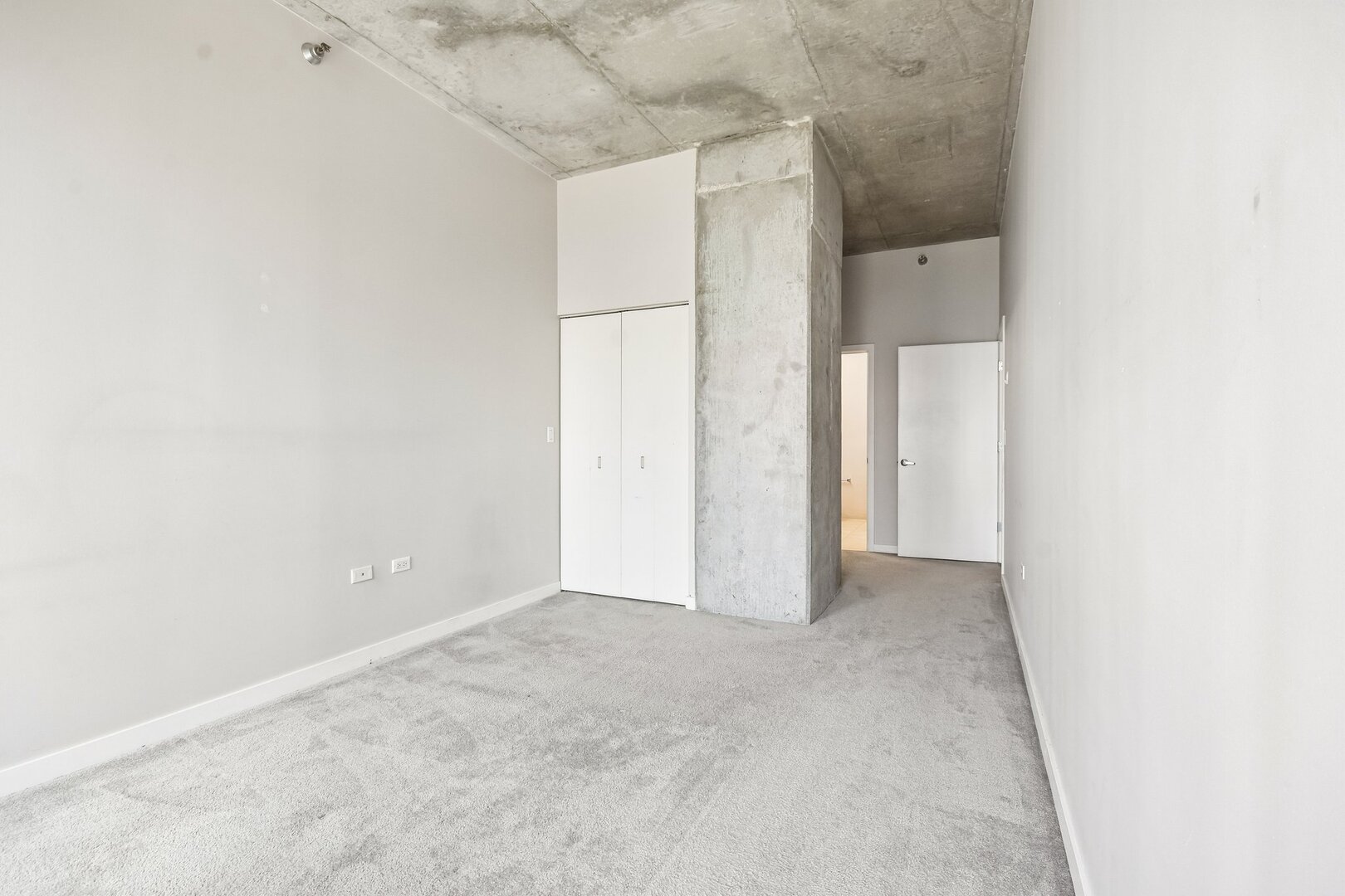 235 W Van Buren Street 1807 Property Photo 7