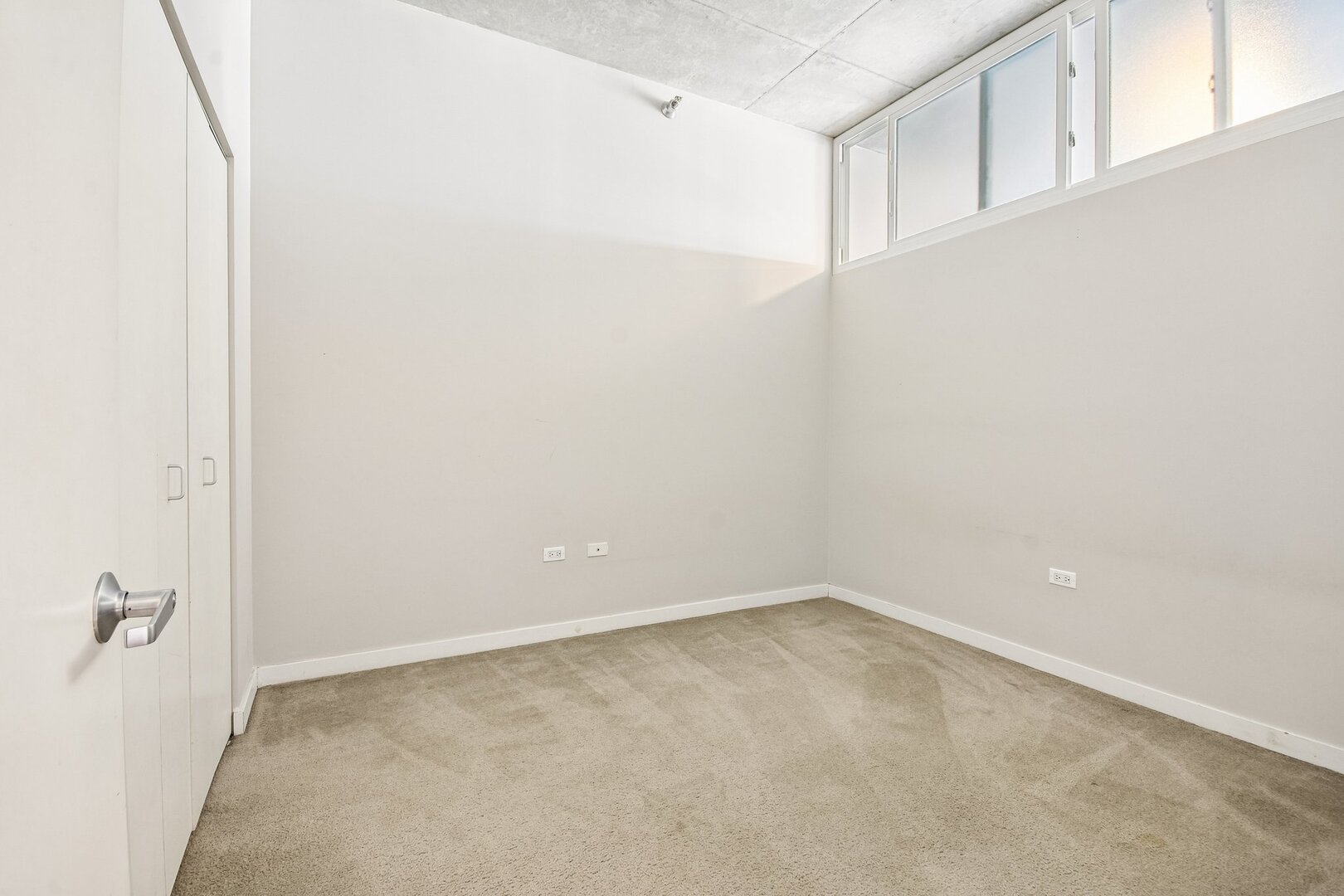 235 W Van Buren Street 1807 Property Photo 10