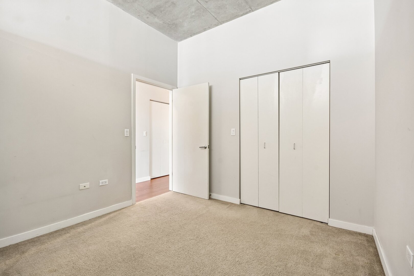 235 W Van Buren Street 1807 Property Photo 11
