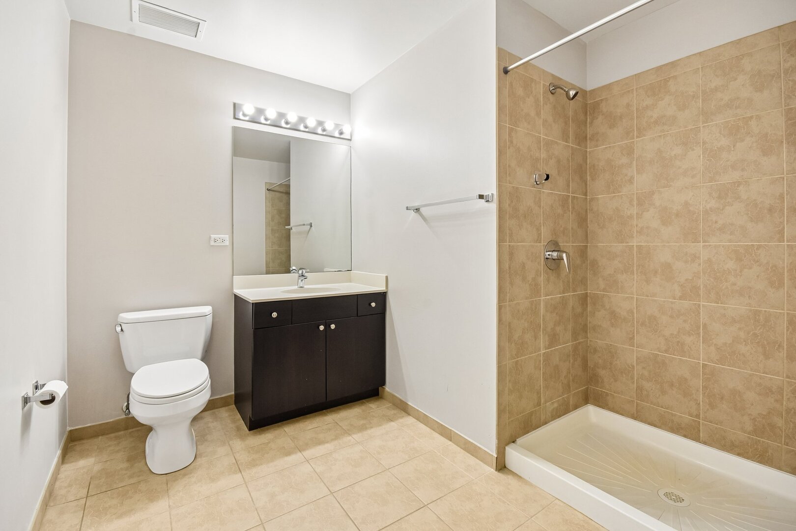 235 W Van Buren Street 1807 Property Photo 12
