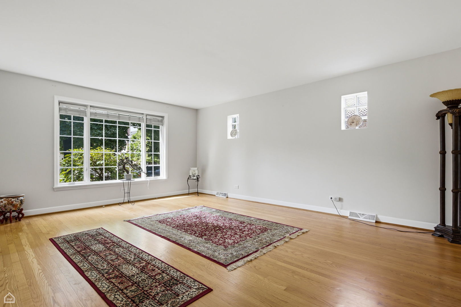7718 W Farragut Avenue Property Photo 7