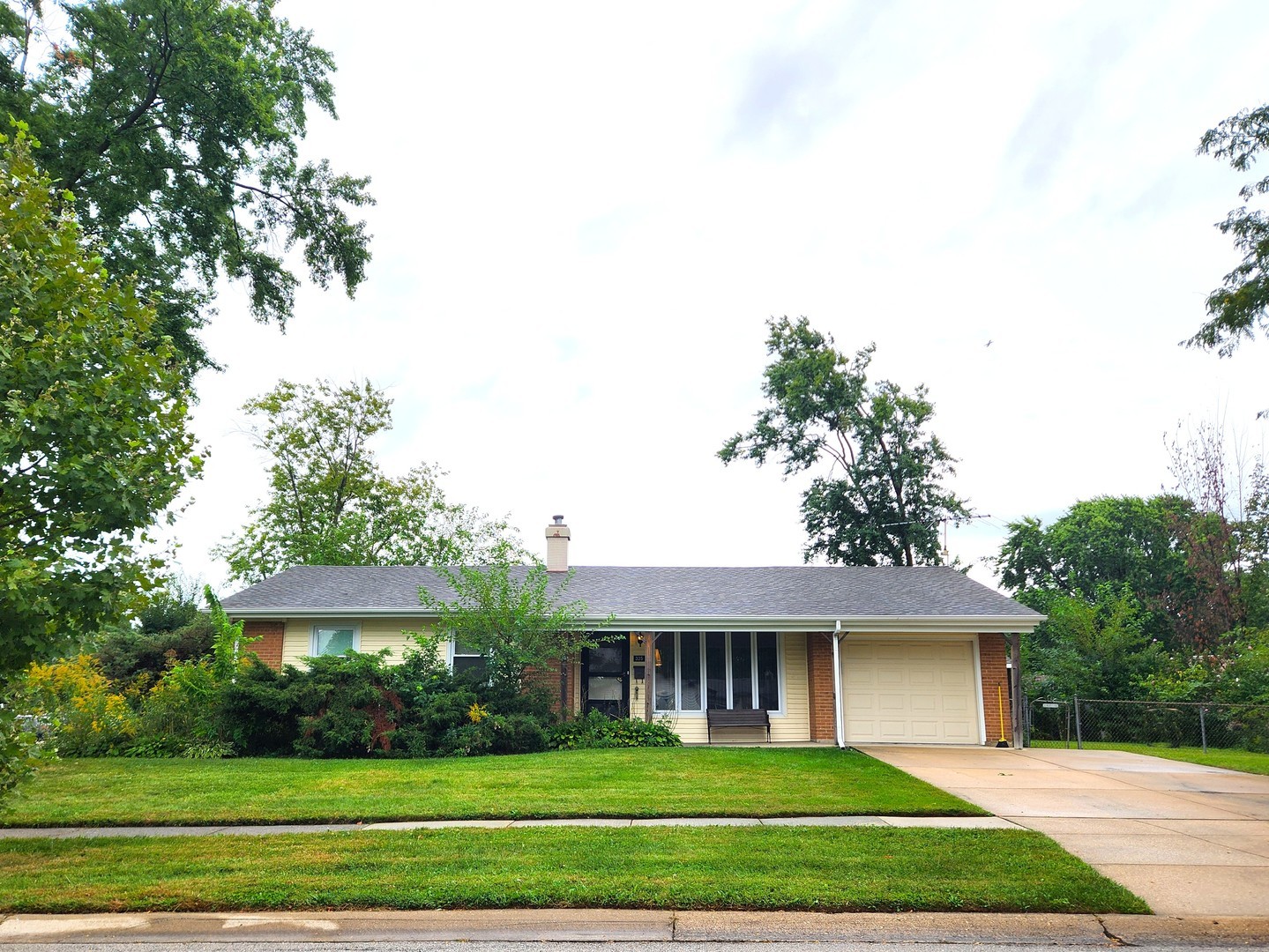325 Spruce Lane Property Photo 1