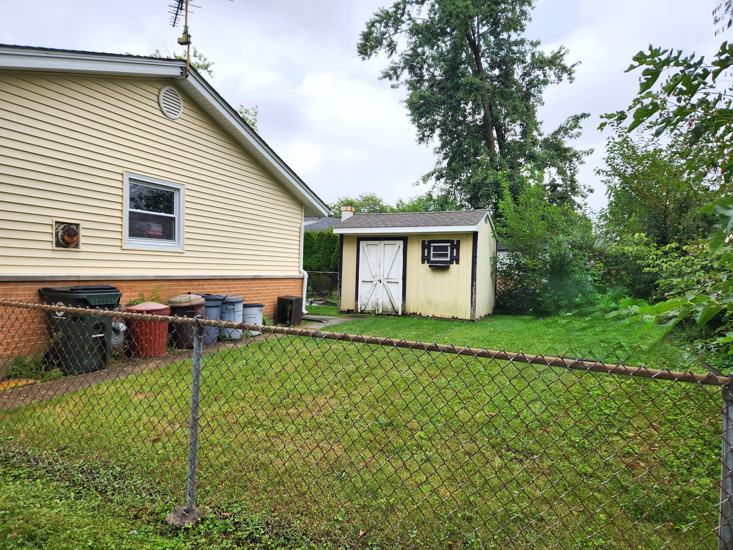 325 Spruce Lane Property Photo 2