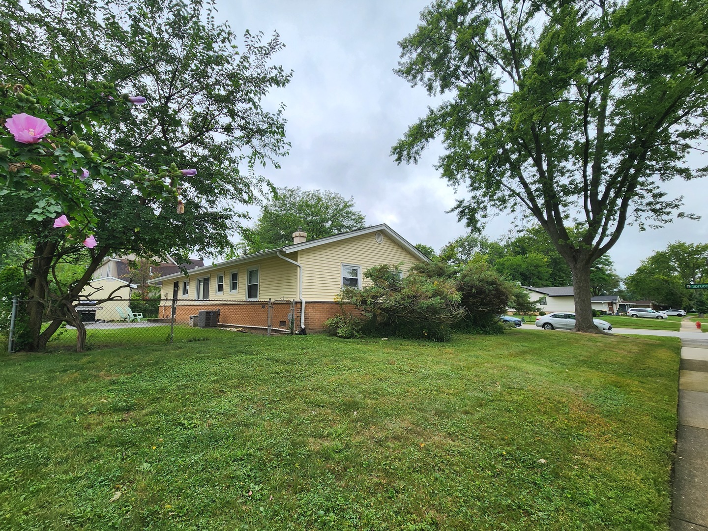 325 Spruce Lane Property Photo 3